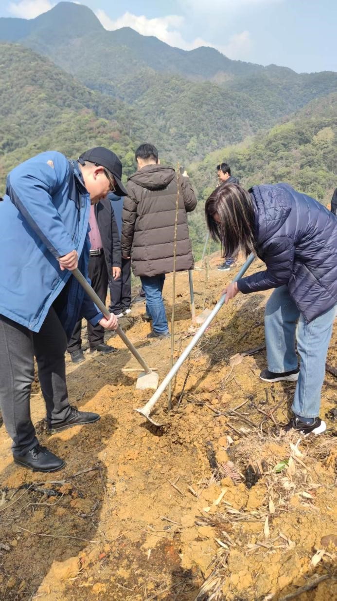 碳惠山?！ば雍糜心恪疤蓟蒎\旗”醫(yī)患共植“滬明杏林”活動(dòng)